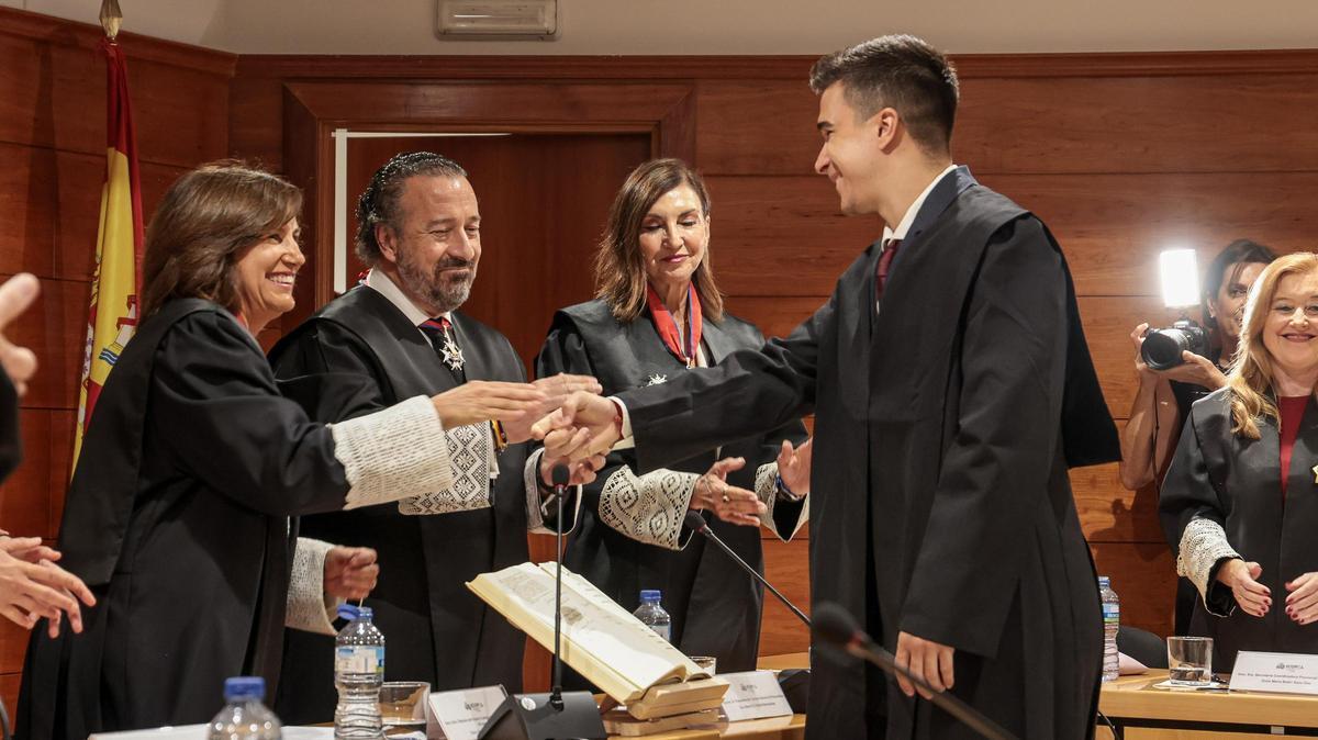 Acto de imposición de Togas y Juramento o Promesa de las colegiadas y colegiados incorporados en el último año al Ilustre Colegio Oficial de Procuradores de Alicante
