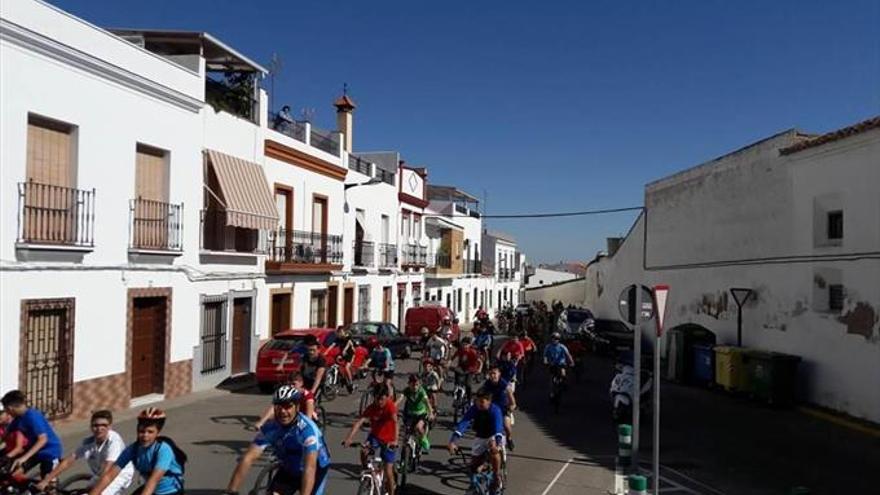 mÁS DE 400 PARTICIPANTES, EN EL DÍA DE LA BICICLETA