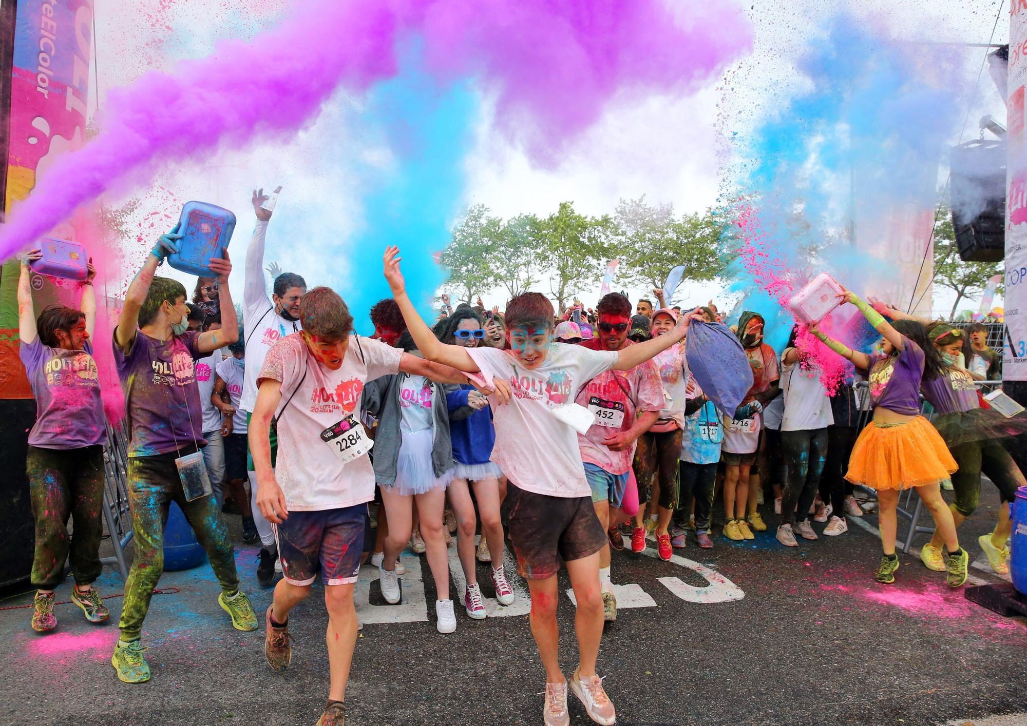 Samil se colorea con los miles de participantes de la Holi Run