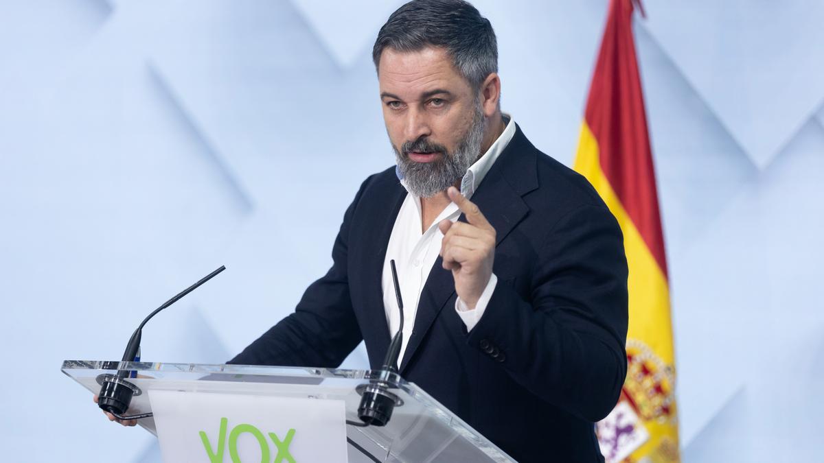 El líder de Vox, Santiago Abascal, durante una rueda de prensa posterior.