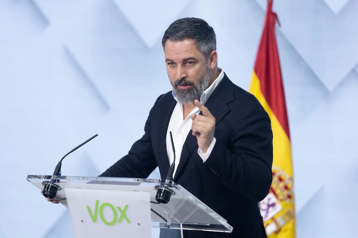 El líder de Vox, Santiago Abascal, durante una rueda de prensa posterior.