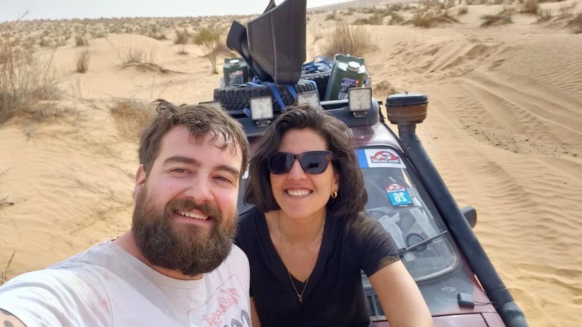 Álex Iglesias y Lola Pallares en un descanso de la prueba celebrada en el Atlas.