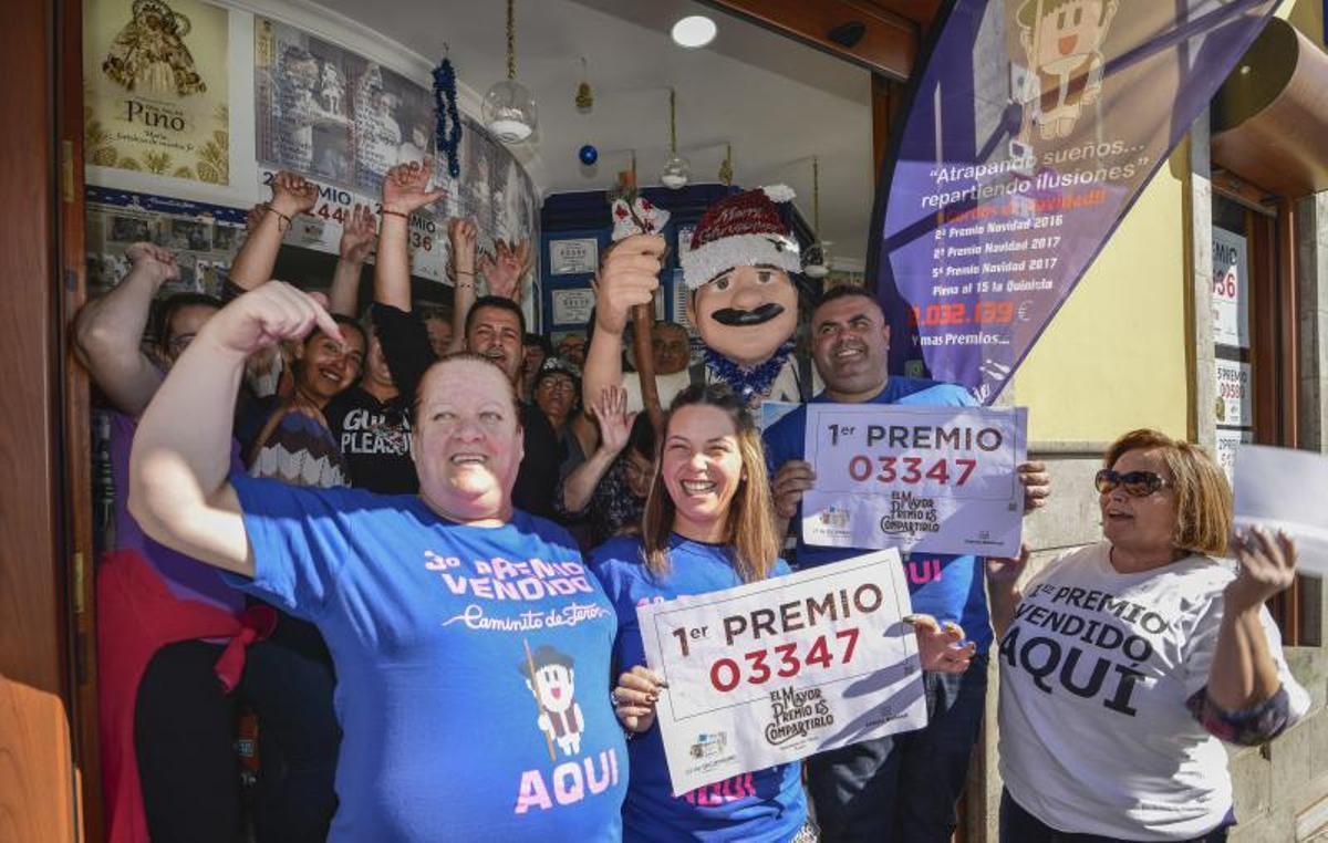 22/12/2018 TEROR. Lotería de Navidad, administración Caminito de Teror, Tercer  premio y el Gordo de Navidad vendidos en Teror. FOTO: J. PÉREZ CURBELO  | 22/12/2018 | Fotógrafo: José Pérez Curbelo