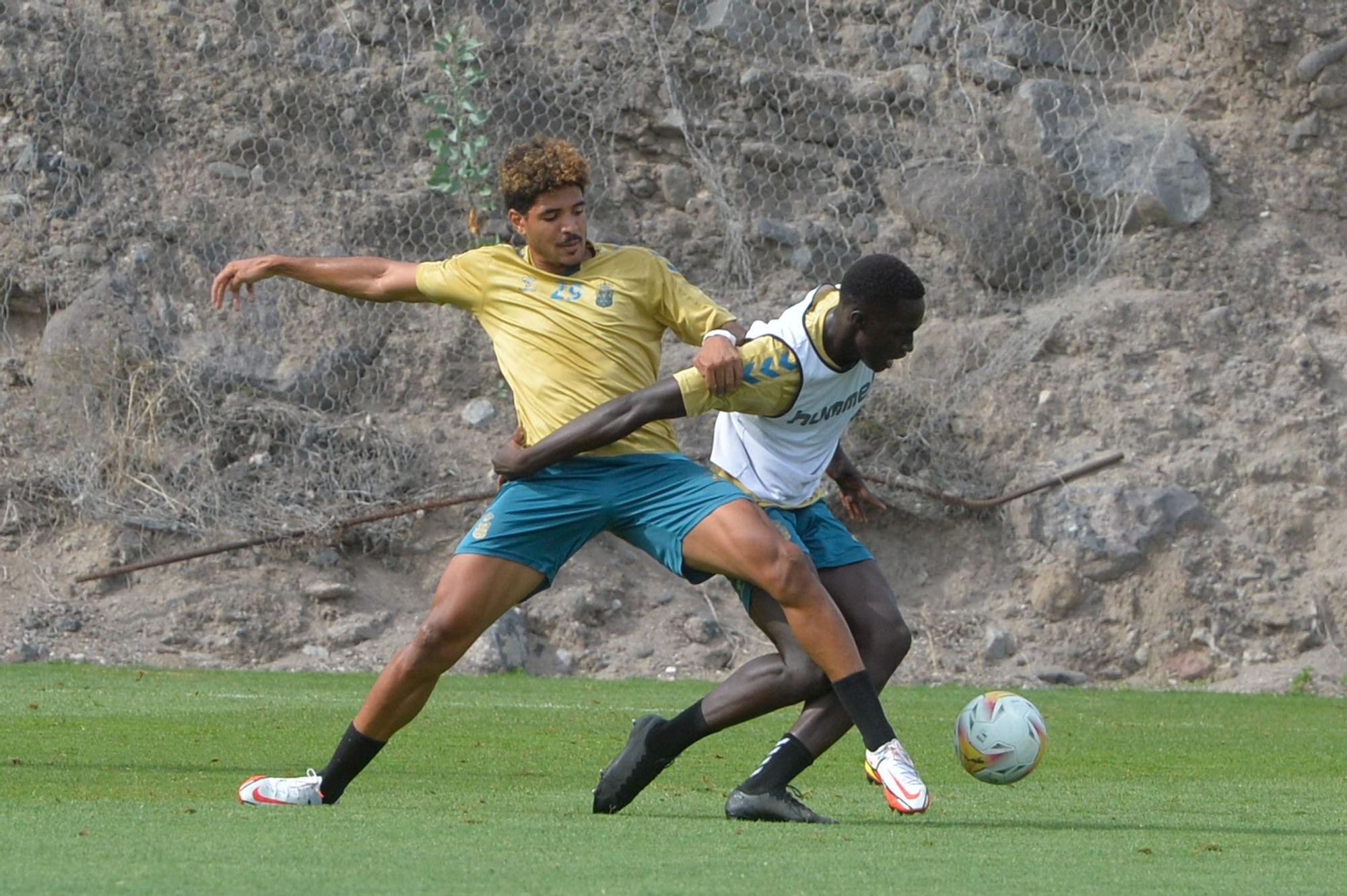 Entrenamiento de la UD Las Palmas en Barranco Seco (13/09/2021)