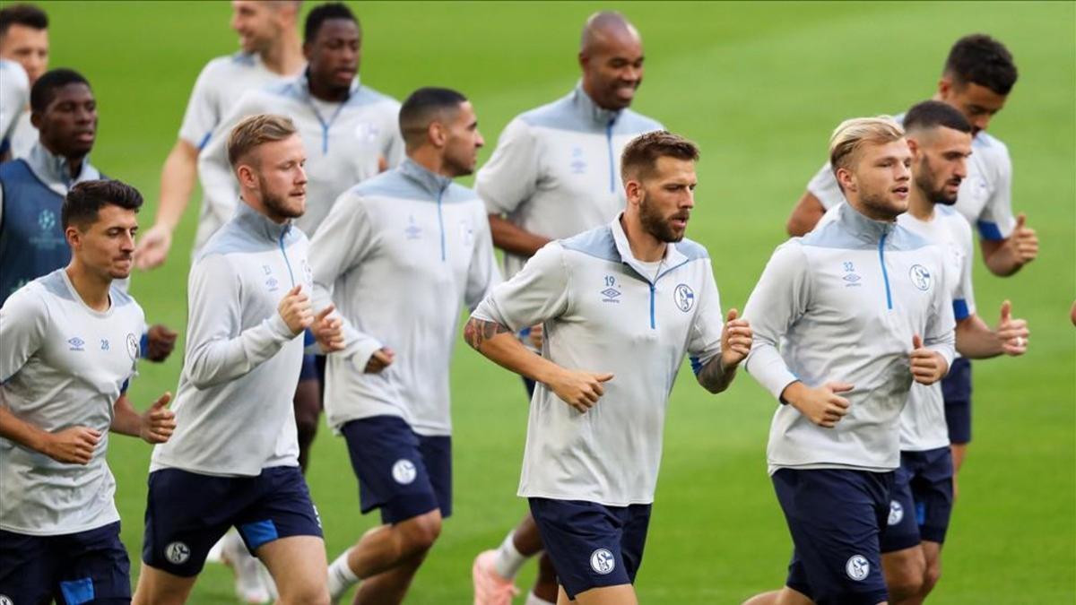 Los jugadores del Schalke ya están listos para jugar en Estambul