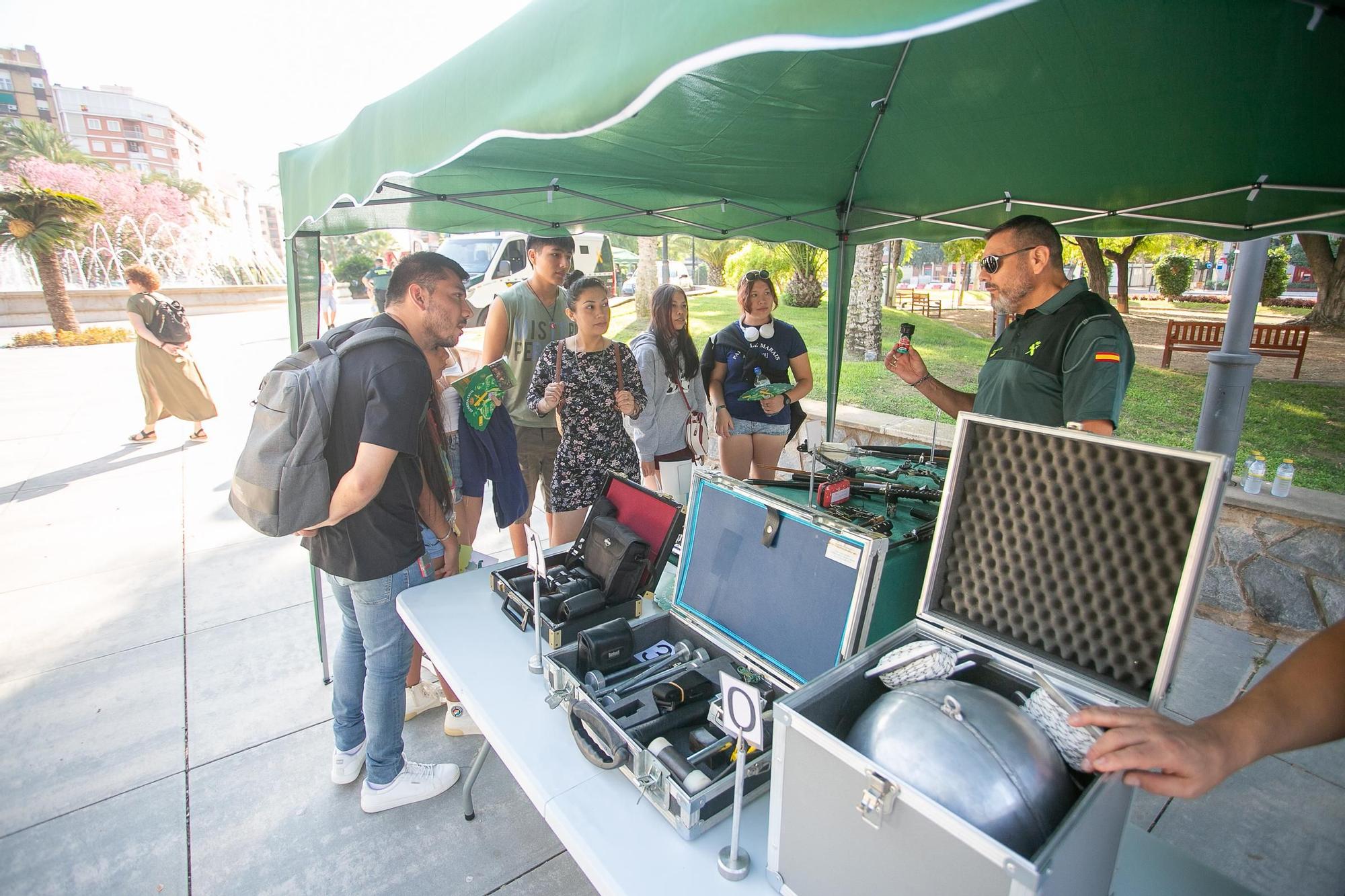 La Guardia Civil expone sus recursos humanos y técnicos por la festividad de su Patrona