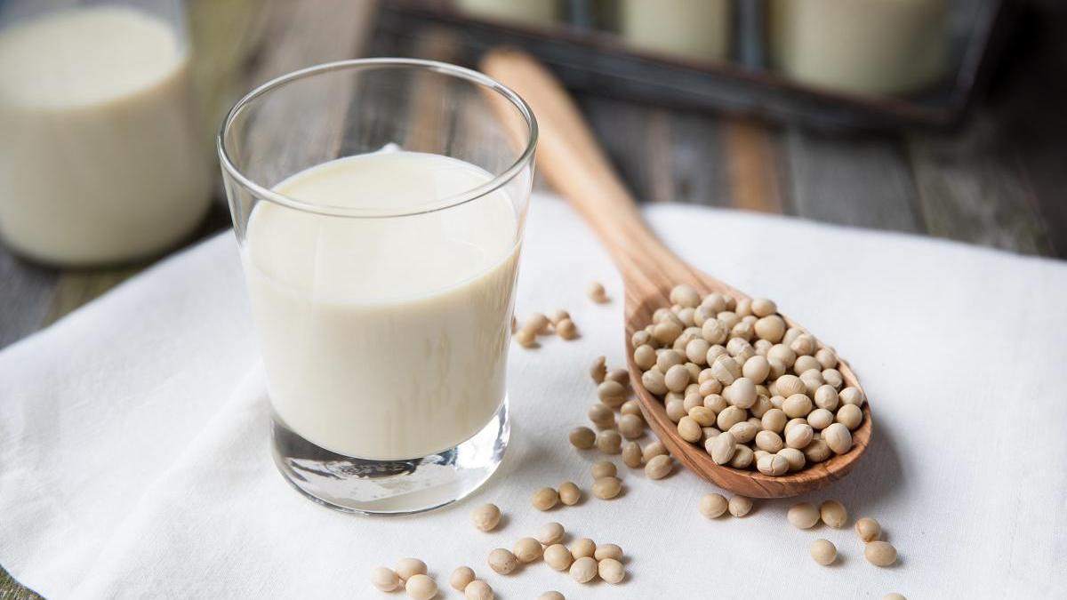 La leche vegetal, una alternativa que mejorará tu salud y reducirá tu huella de carbono, pero, cuál es la mejor?