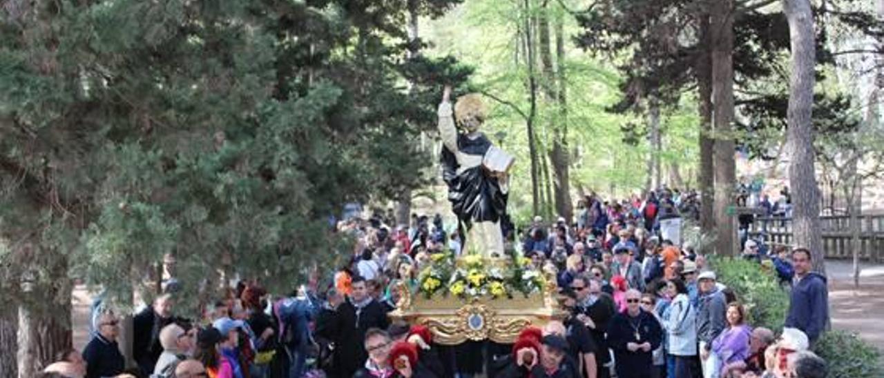 Miles de peregrinos veneran en Llíria a Sant Vicent