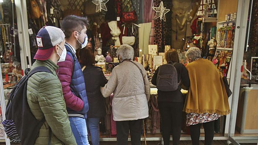 El mercado de artesanía de Navidad en Federico Soto está abierto hasta el 10 de enero. | MANUEL R. SALA