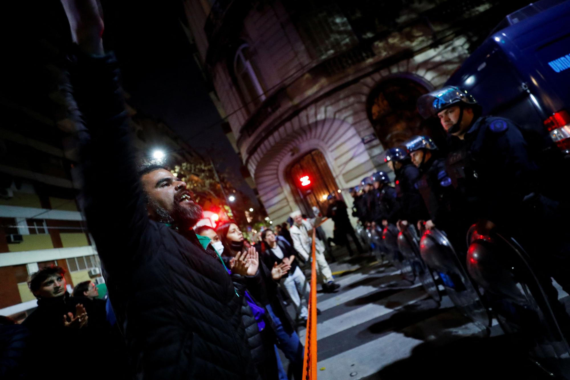 Argentina's Vice-President Cristina Fernandez de Kirchner attacked by an unidentified assailant with a gun