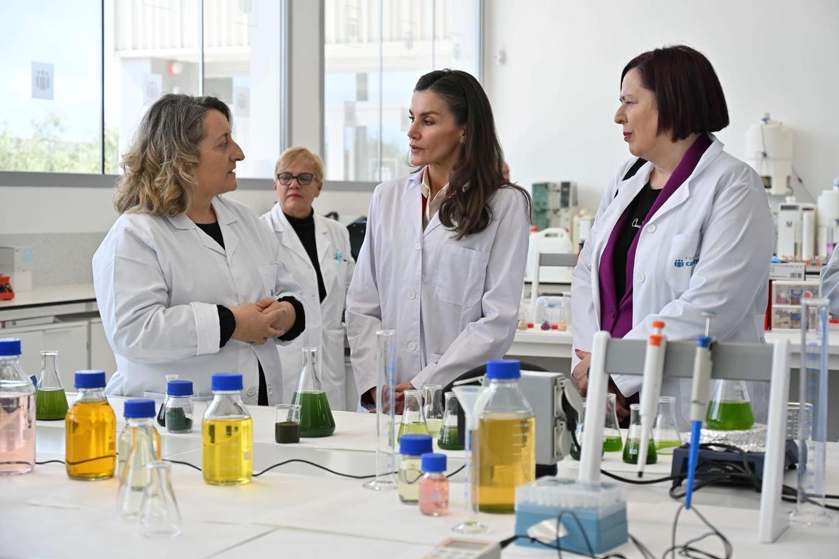 Un momento de la visita de la reina Letizia a la Estación Experimental Cajamar ‘Las Palmerillas’ en El Ejido (Almería)
