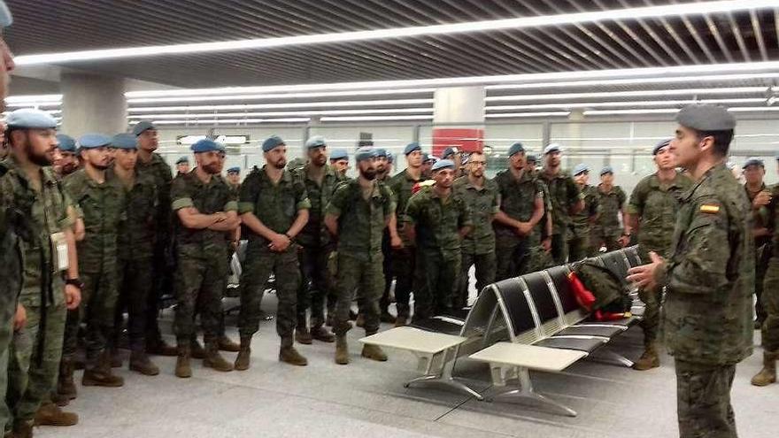 Los primeros soldados de la Brilat desplegados en Líbano fueron recibidos ayer en Lavacolla. // Brilat OC