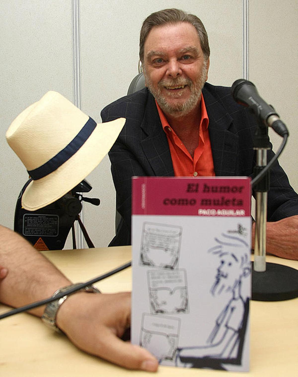 Paco Aguilar cuando presentó su libro 'El humor como muleta'