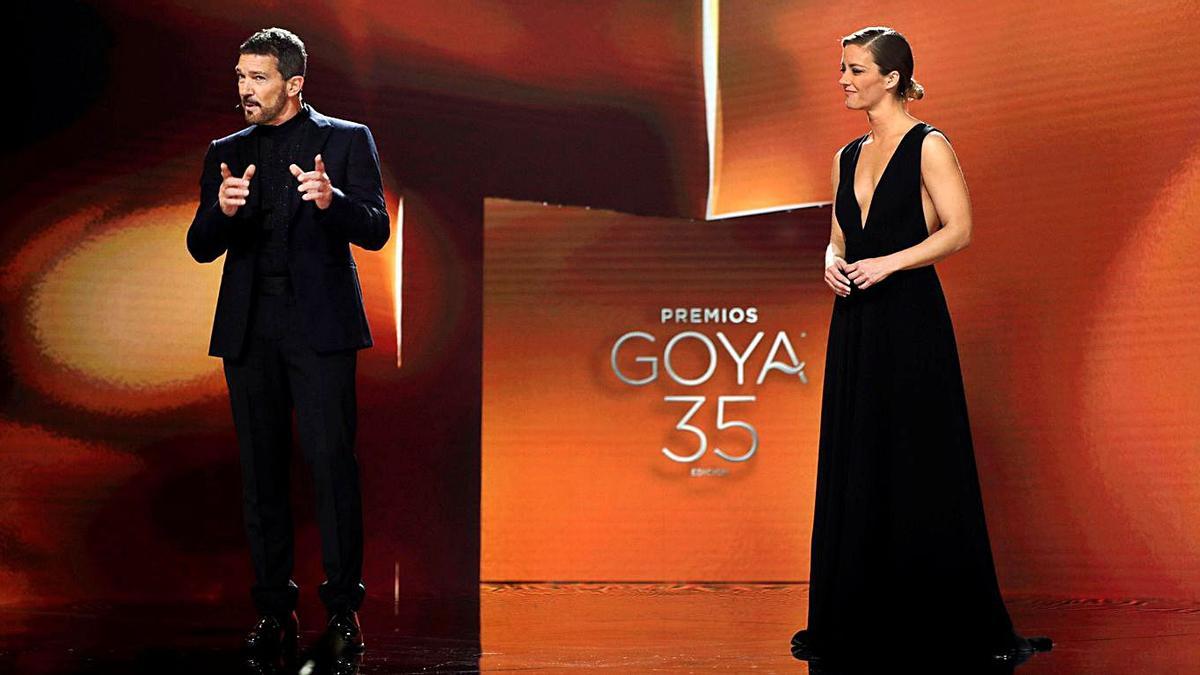 Antonio Banderas y María Casado, conductores de la gala.   | // M.Á.C./EFE 