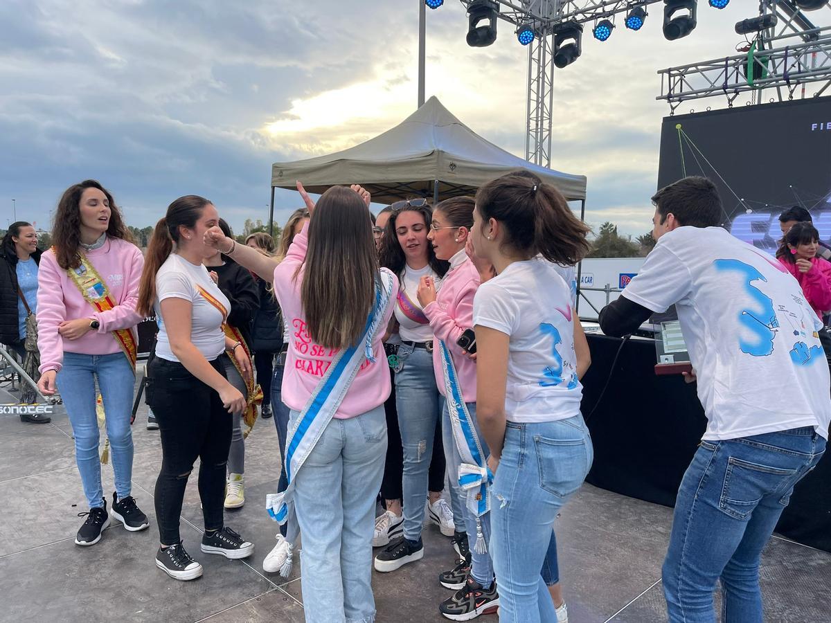 Uno de los grupos ganadores de los concursos de la jornada, en el que se encontraba la Reina de la Sal, Mireya Hernández Uno de los grupos ganadores de los concursos de la jornada, en el que se encontraba la Reina de la Sal, Mireya Hernández