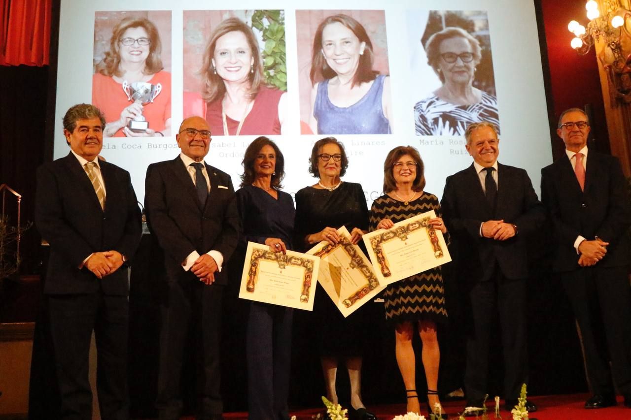 La entrega de medallas e insignias del Círculo de la Amistad, en imágenes