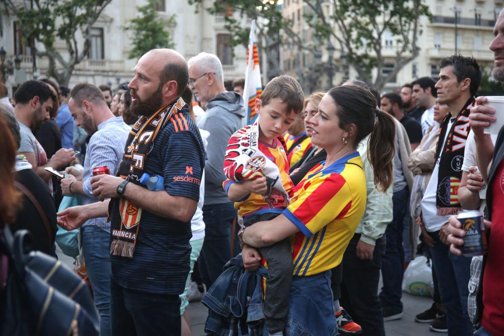 Ambiente en la plaza del Ayuntamiento de València