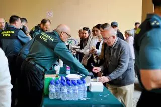 Migas, café y churros en la Comandancia de Badajoz para ayudar a Manos Unidas: "Hemos batido récord de solidaridad"