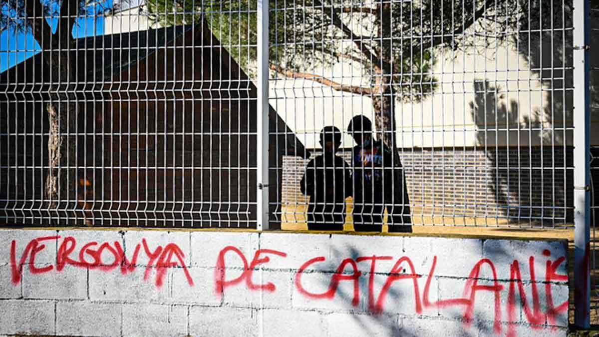 Pintada en la escuela de Canet.