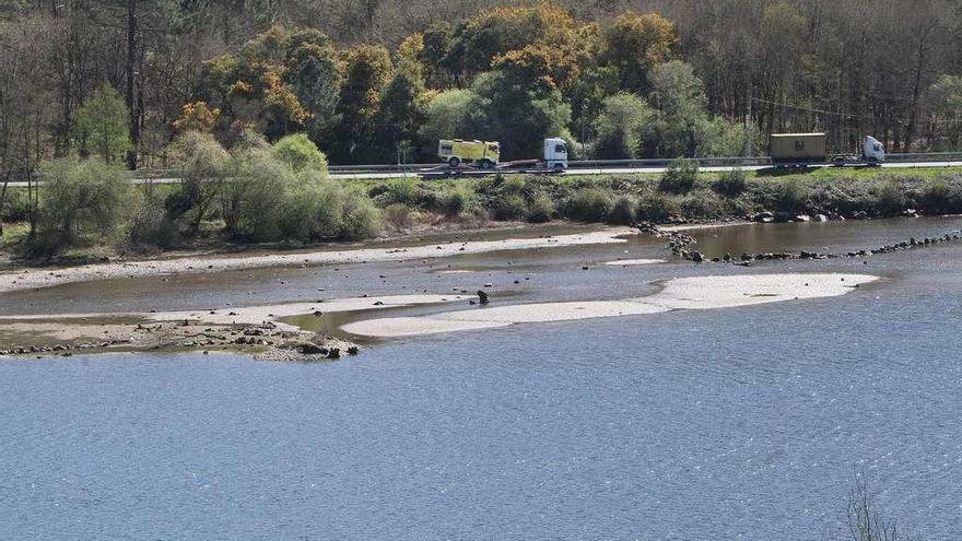 Aspecto del río Miño en Ourense, en la cola del embalse de Velle. // Iñaki Osorio