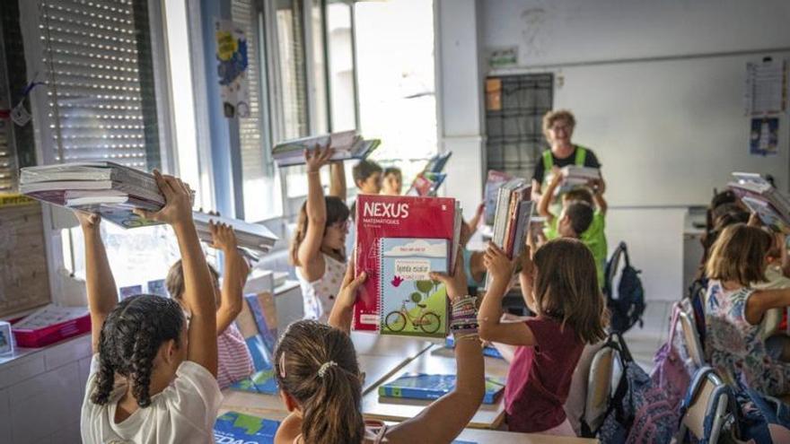 Els experts demanen més dictats, més lectures i exigència
