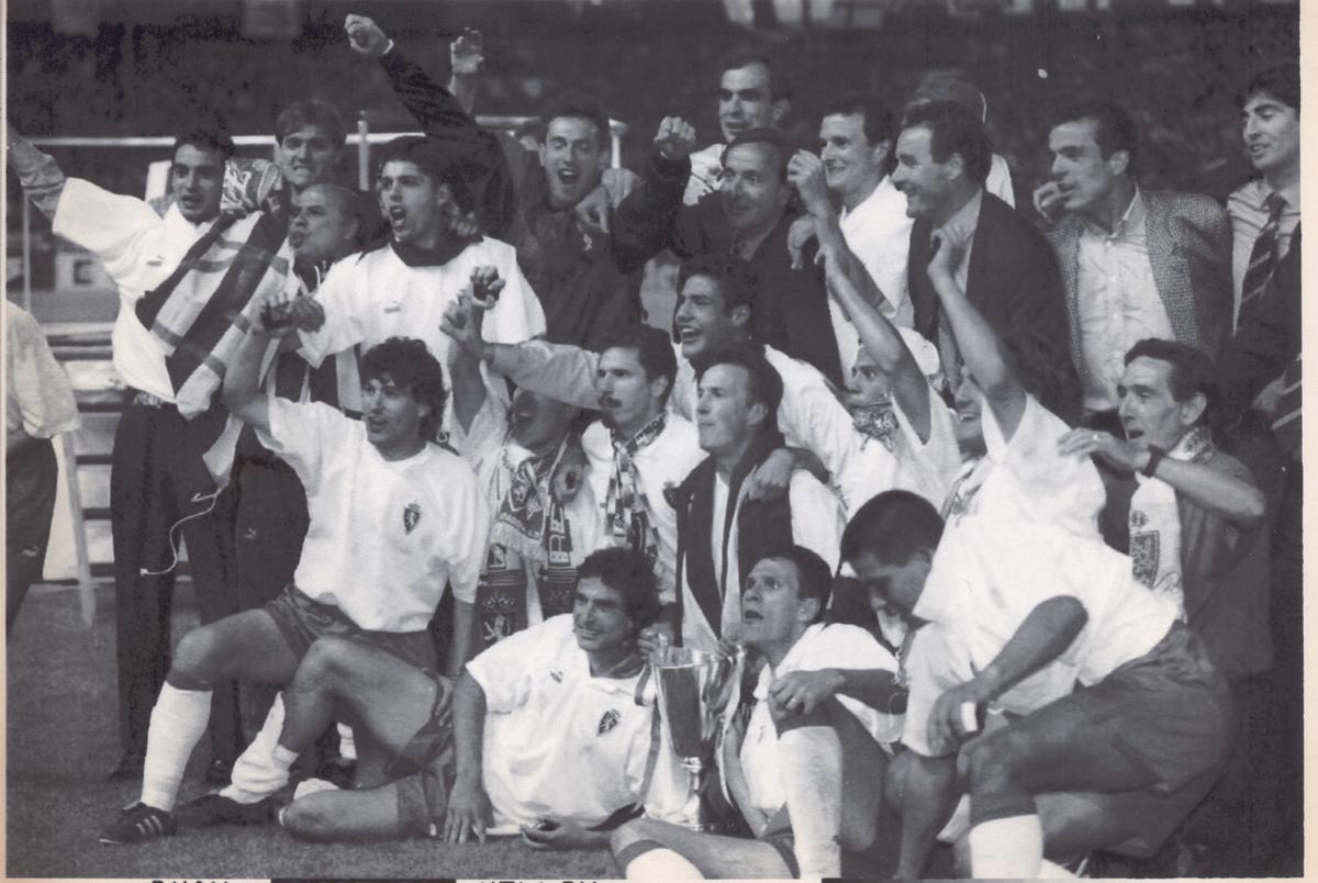 La ciudad entera de Zaragoza aún vibra con ese gol de Mohamed Alí Amar, más conocido como "Nayim", en el Parque de los Príncipes el 10 de mayo del 1995 para ganar la Recopa de Europa al Arsenal