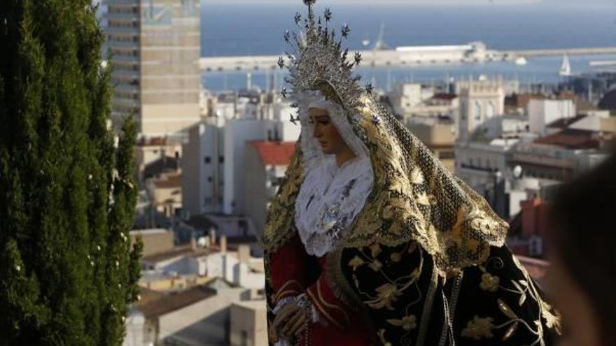 La Virgen de los Dolores de la hermandad de Santa Cruz este Miércoles Santo en Alicante.