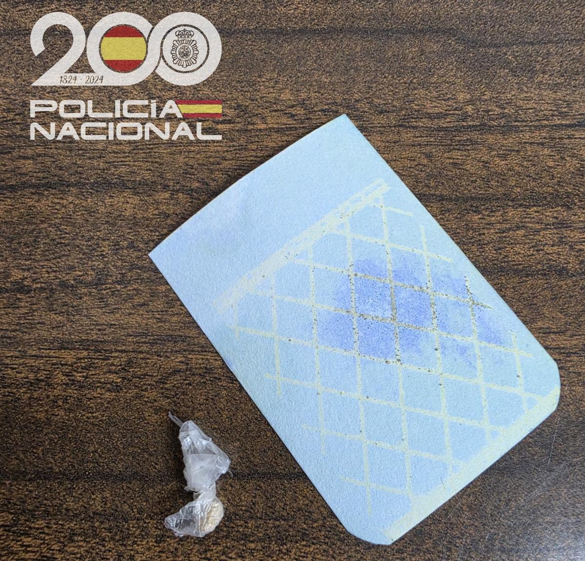 Los restos de la papelina de heroína intervenida por la Policía.
