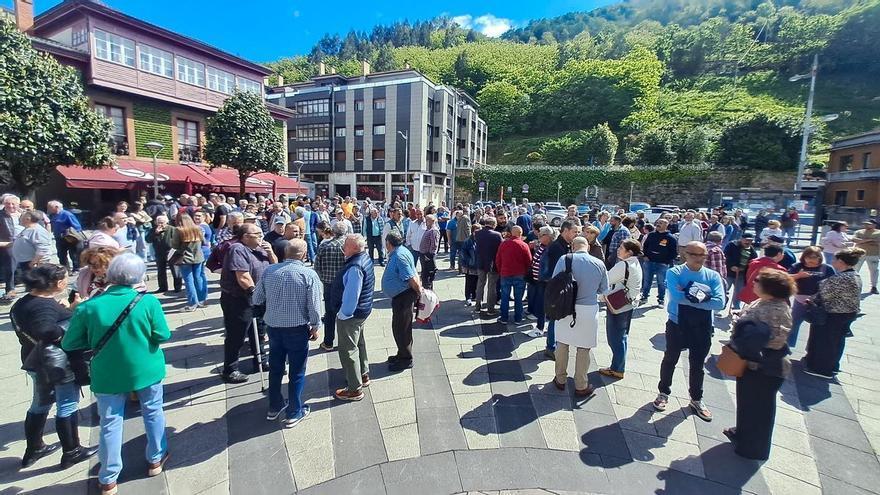 El campo mierense se planta y los ganaderos exigen desbloquear el acceso a Pinos: "Hay 110 ganaderías en riesgo de tener que vender sus animales"