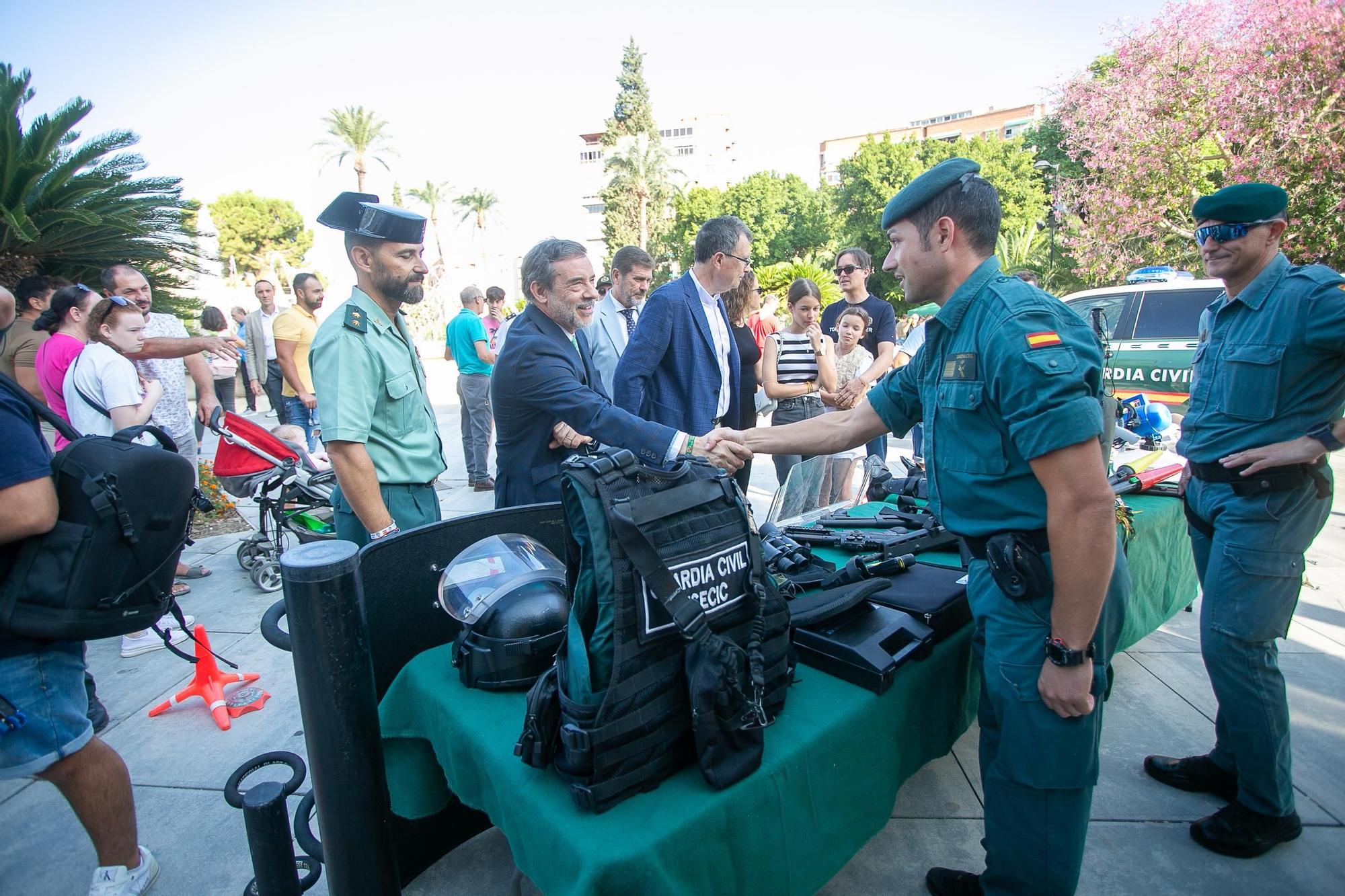 La Guardia Civil expone sus recursos humanos y técnicos por la festividad de su Patrona