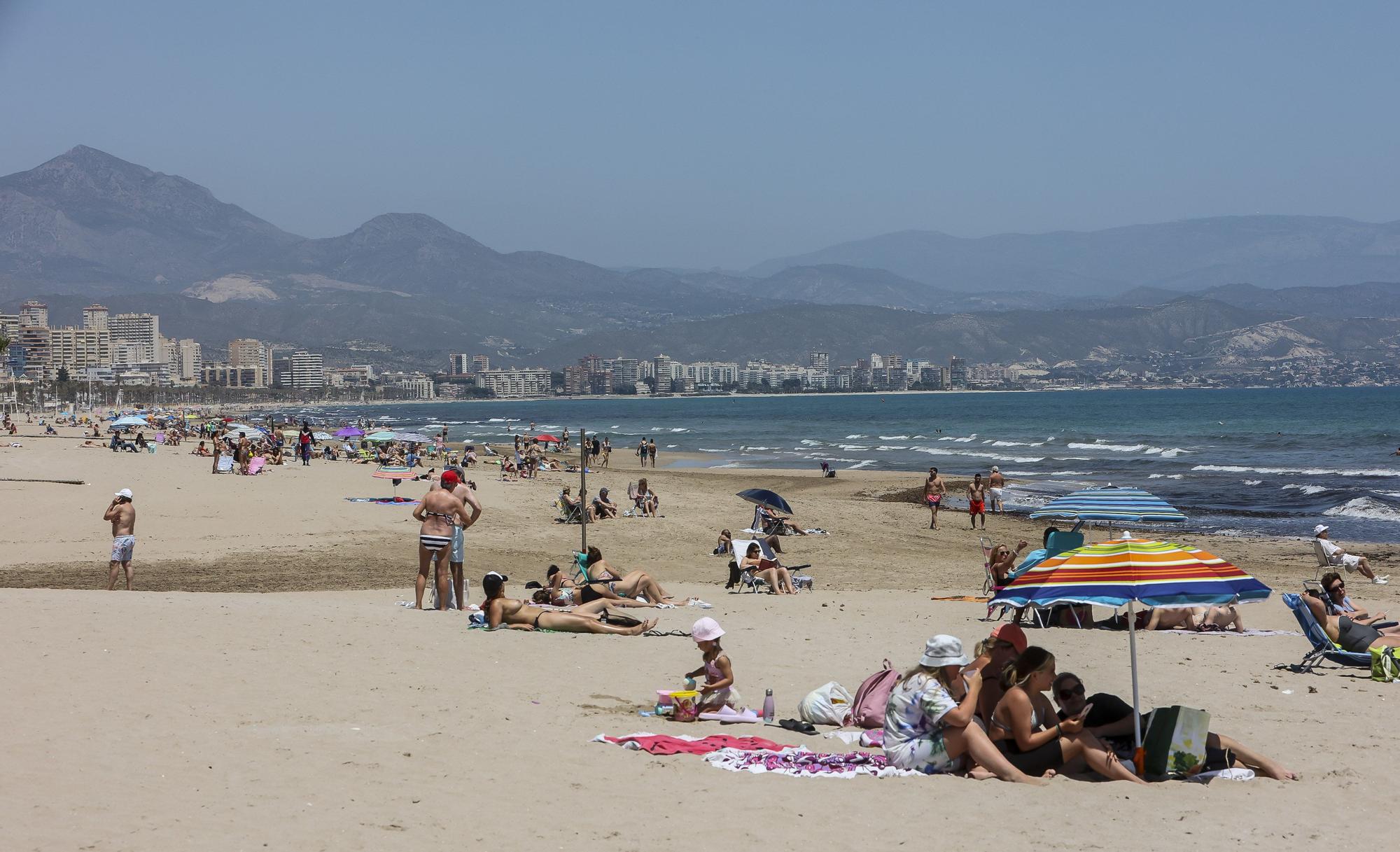 Playas preparadas para la temporada alta en Alicante (2022)