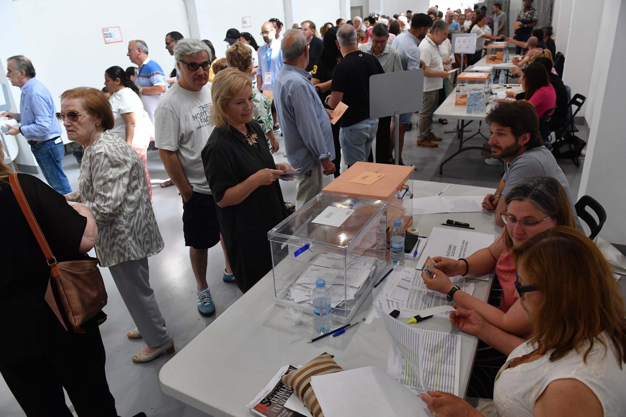 Las imágenes de las elecciones generales en A Coruña