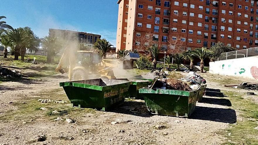 Retirada de residuos del barrio de la Coma. | A.P.