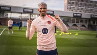 Araujo estrena nuevo 'look' y Cancelo suma una sesión más