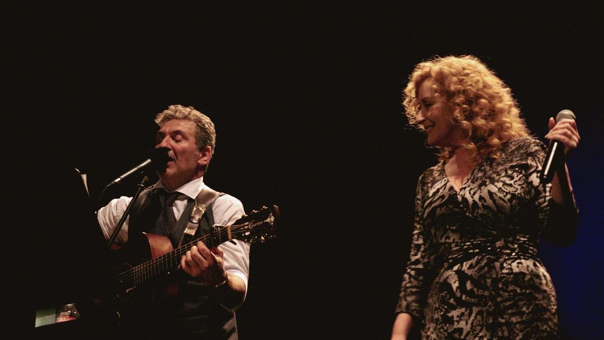 Mina Longo arropa a José Taboada en su homenaje a Sabina en El Llano (en imágenes)