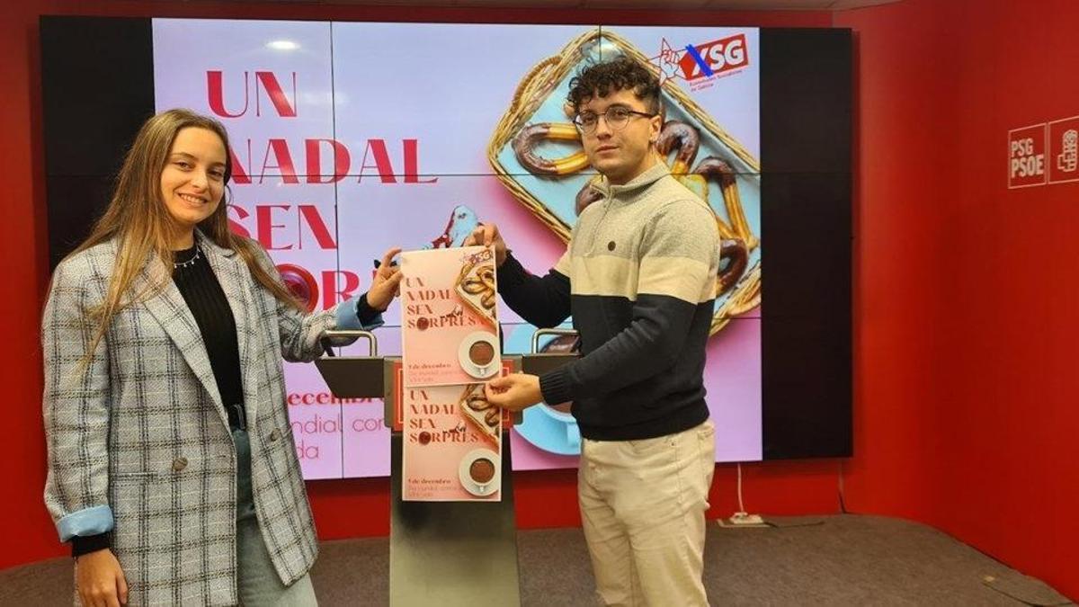 La futura secretaria xeral de las Xuventudes Socialistas de Galicia, Ana Alvite, junto con el líder saliente, Xurxo Doval