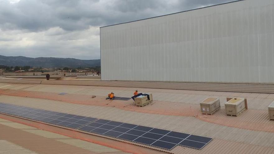La cubierta de Ceracasa se transforma en una gran planta de energía fotovoltaica