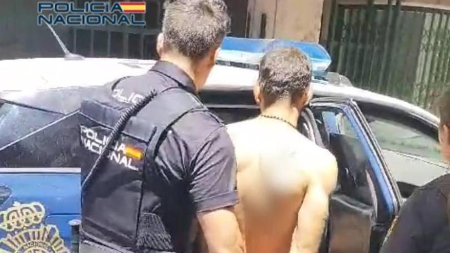 Dos detenidos por robar en un pub del Barrio en Alicante
