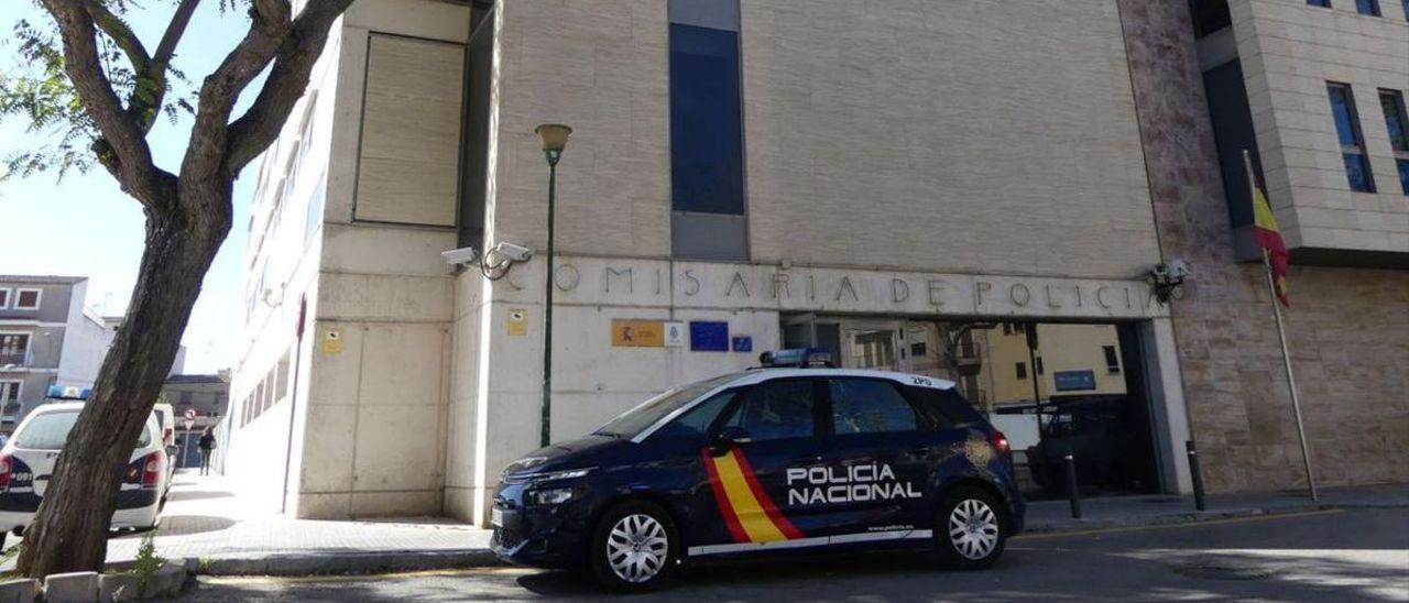 Exterior de la comisaría de la Policía Nacional en Manacor.