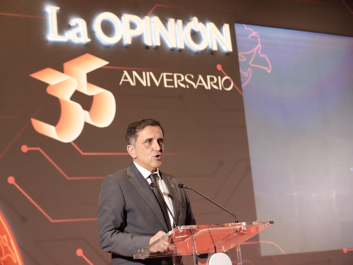 El alcalde José Antonio Serrano,  en la gala del 35 aniversario de La Opinión