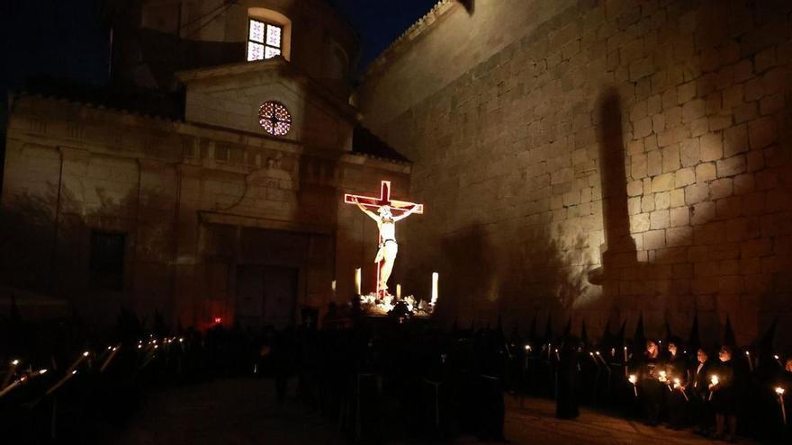 Un Jueves Santo de esperanza y silencio en Callosa de Segura