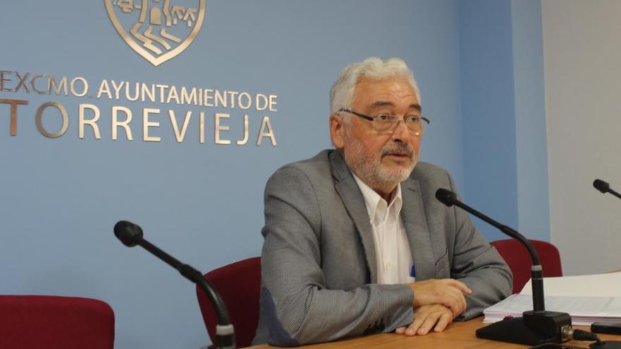 El alcalde pide a los ediles de Sueña Torrevieja que renuncien a sus competencias