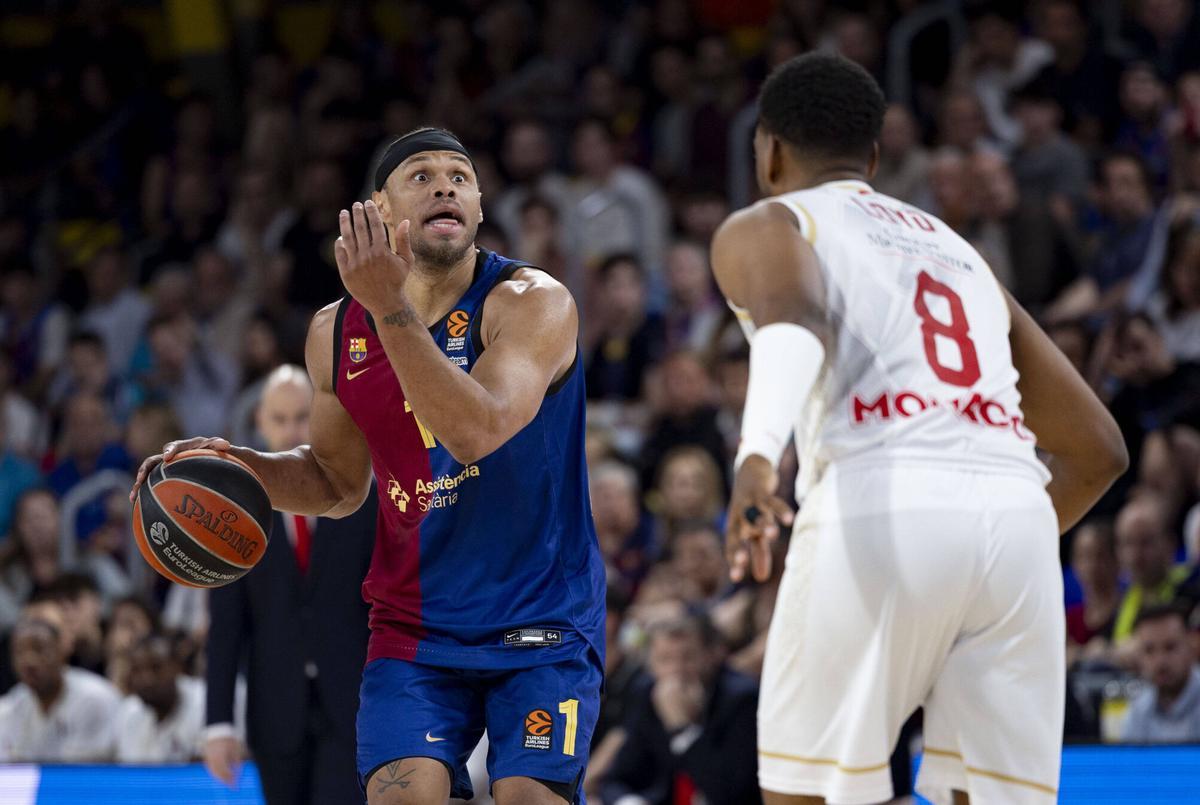 Anderson frente a Loyd en un ataque azulgrana.