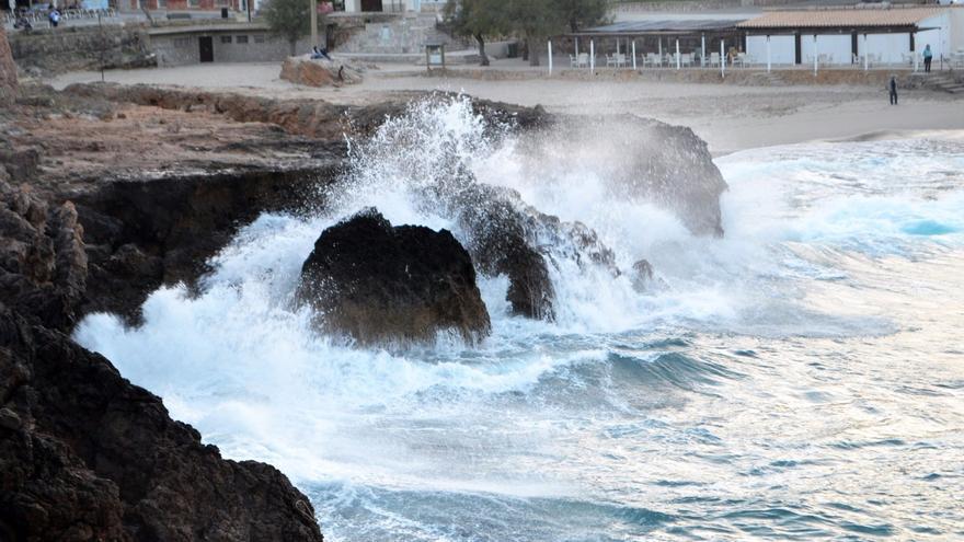 La borrasca Efraín pone en riesgo Baleares este lunes por viento y oleaje