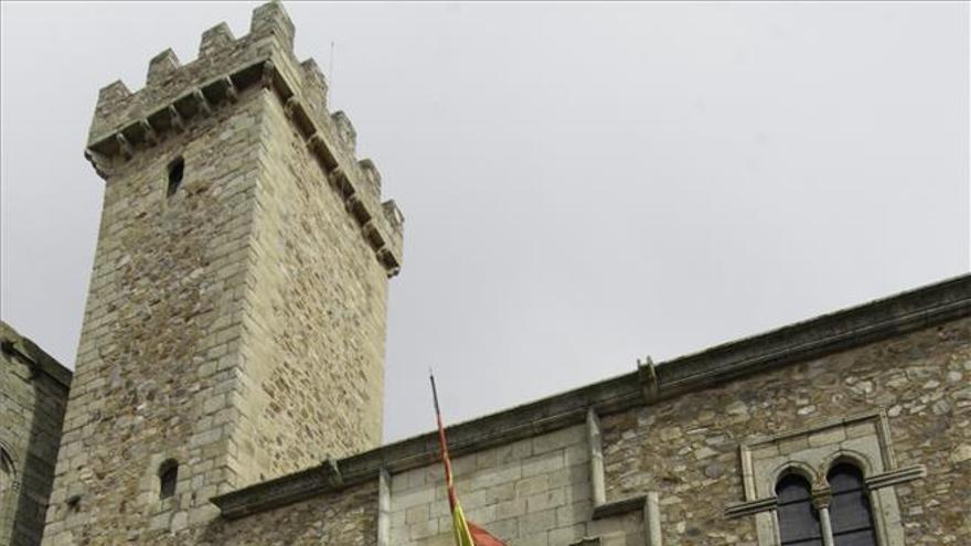 Constituida una comisión para la apertura al público de la torre de las Cigüeñas en Cáceres