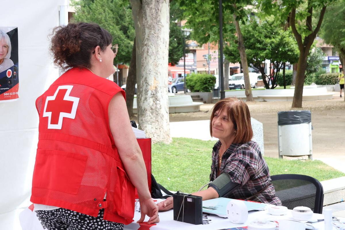 Feria técnica y tecnológica en La Marina, dentro de las actividades de la Semana de las Personas Mayores.