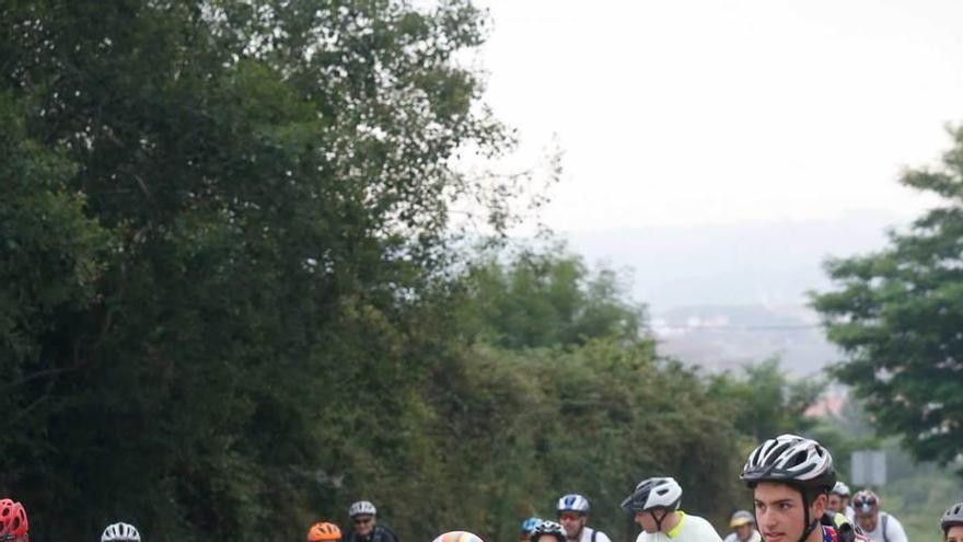 Ciclistas en la fiesta de la bicicleta.