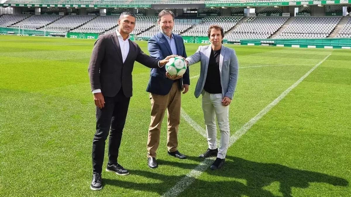 Juanito, Antonio Fernández Monterrubio y Raúl Cámara, en el Bahrain Victorious Nuevo Arcángel.