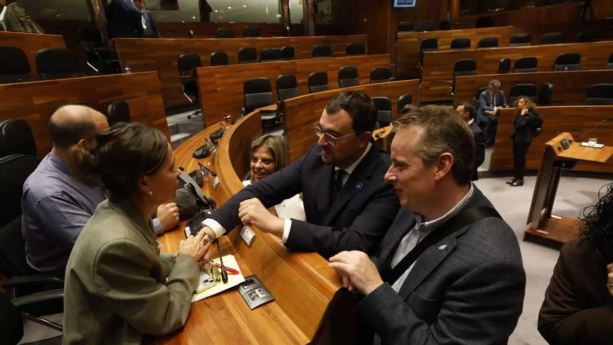 Los socialistas cierran filas con Barbón y acusan a Queipo de no tener “ni proyecto ni alternativa”: "Sin Vox no son nada"