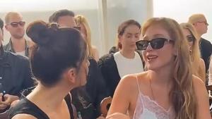 Jennifer Lawrence y Rosalía en el desfile de Dior de la Fashion Week de París (Francia).